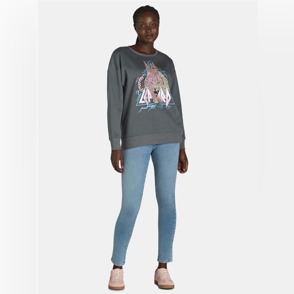 Women’s Def Leppard Graphic Fleece Lined Crewneck Sweatshirt in Color Gray - Picture 3 of 5